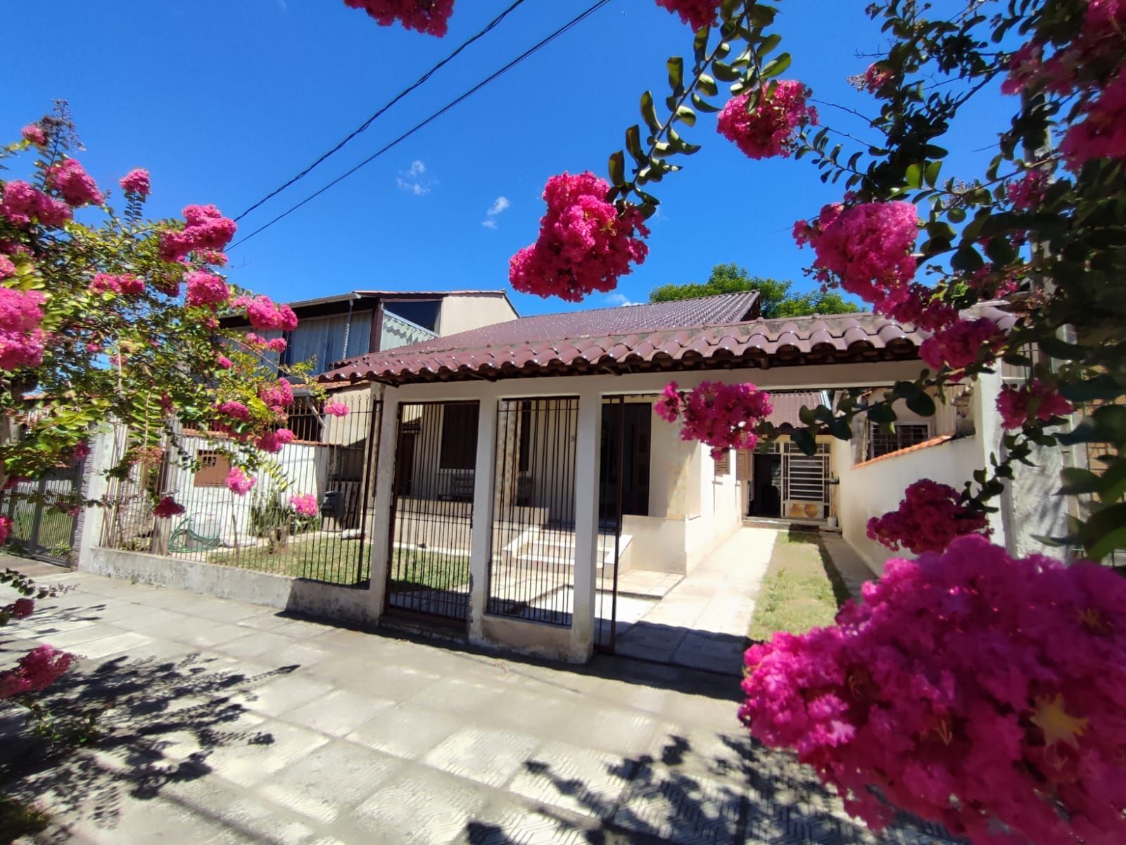 Casa à venda com 164m², 3 quartos, 2 suítes, 2 vagas no bairro Ipanema em Porto Alegre
