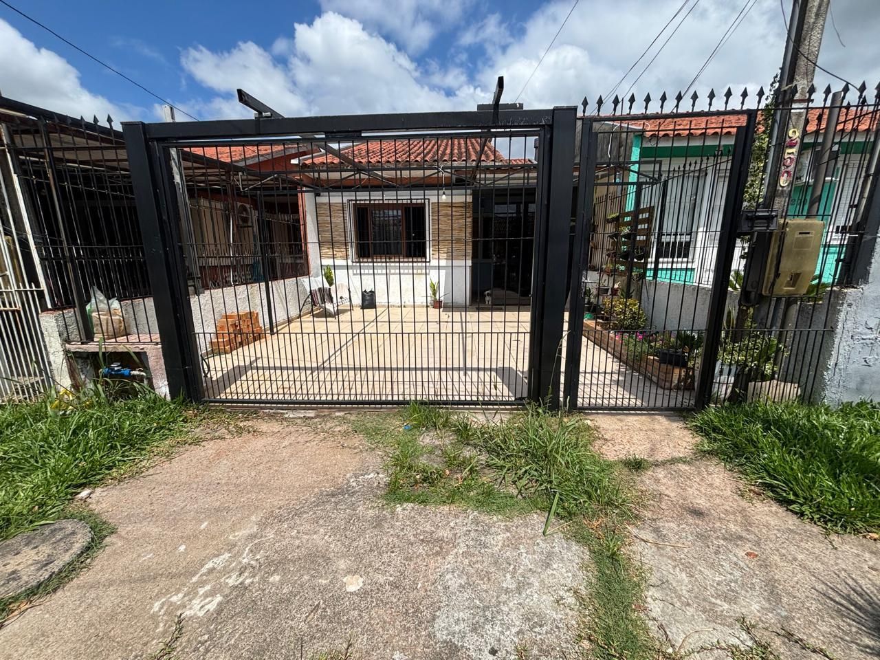 Casa com 51m², 3 dormitórios no bairro Hípica em Porto Alegre para Comprar