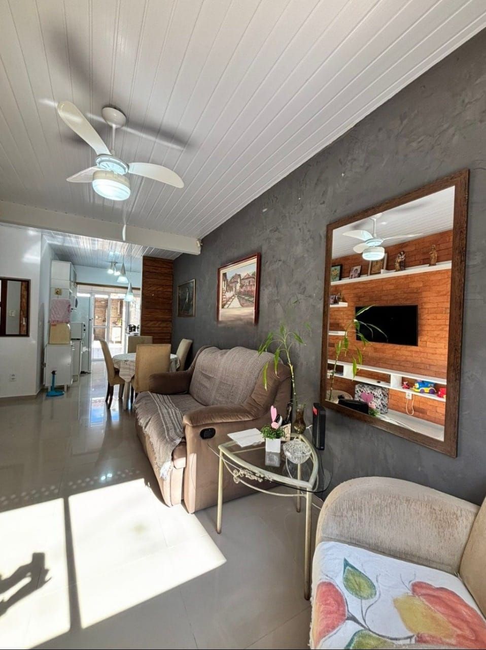 Casa 2 dormitórios Bairro Hípica - Zona Sul