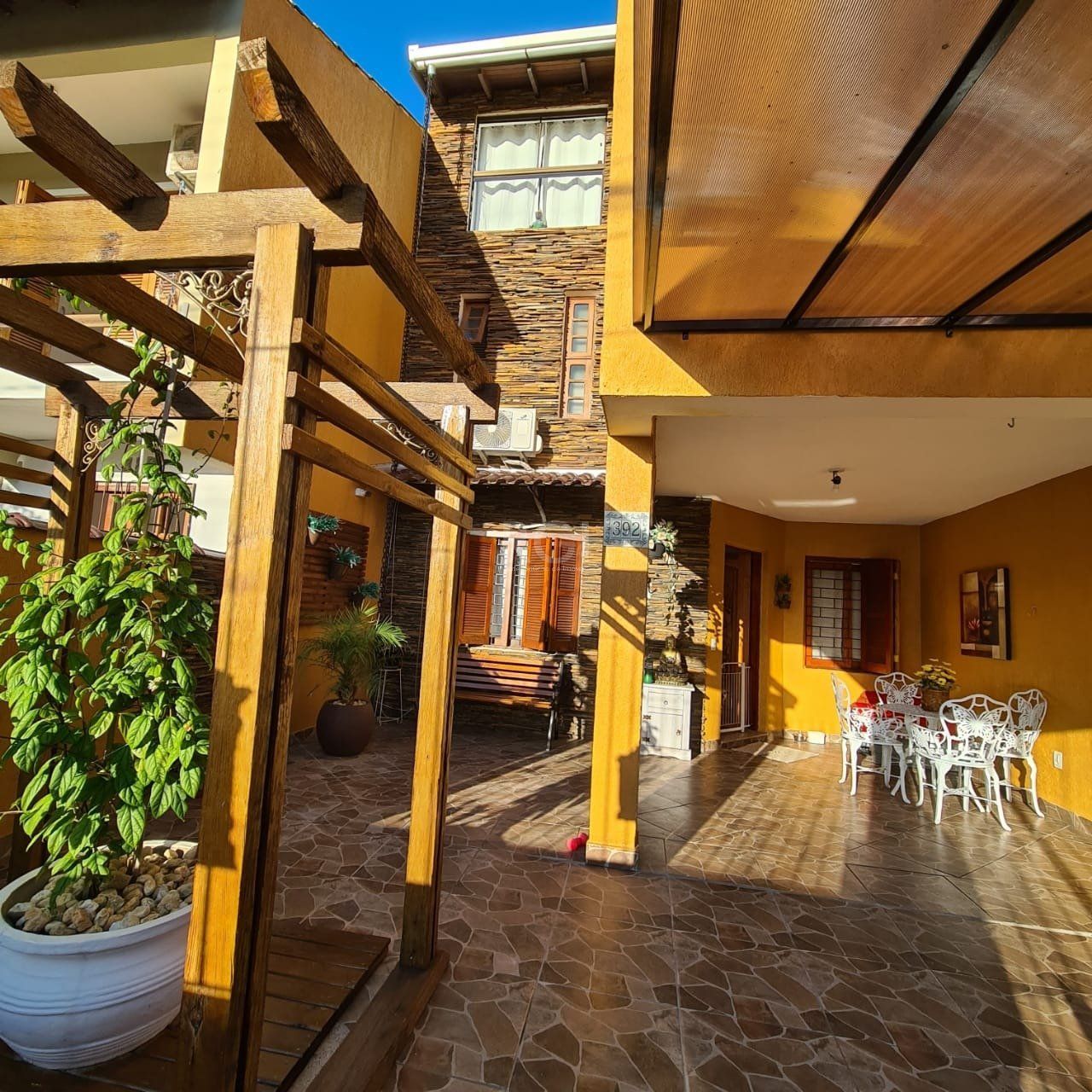 Casa à venda com 4 quartos, 125m² - Foto 1