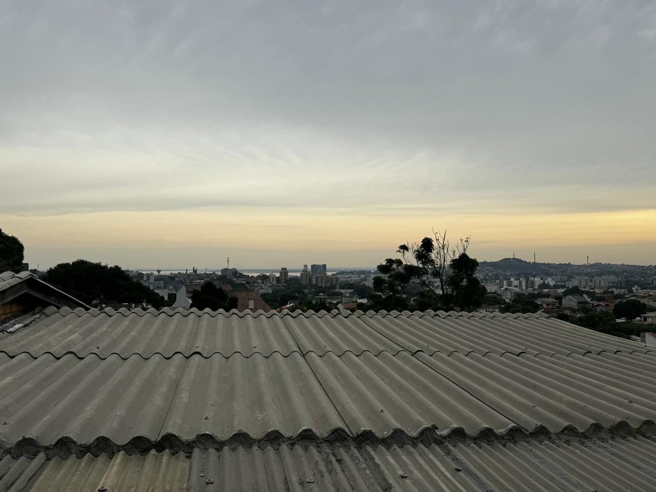 Casa à venda com 3 quartos, 110m² - Foto 2