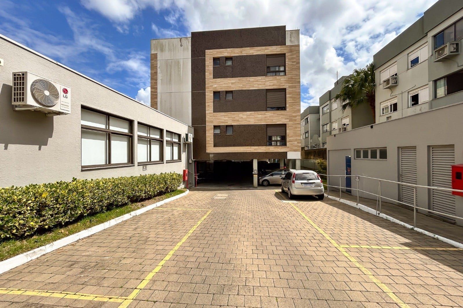 Apartamento no bairro Ipanema, 3 dormitórios - 1 suíte - 2 vagas