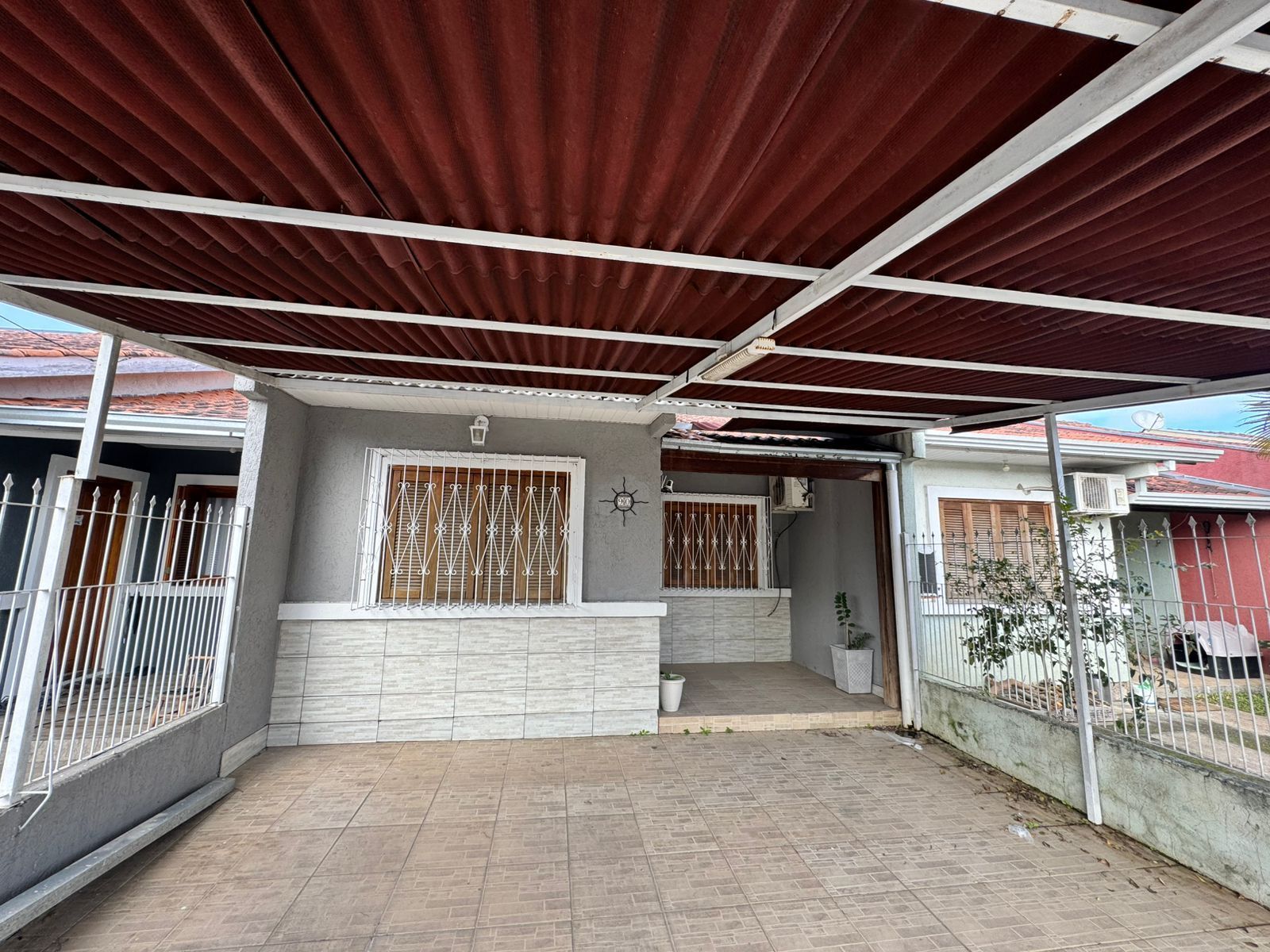 Casa à venda com 53m², 3 quartos, 2 vagas no bairro Hípica em Porto Alegre
