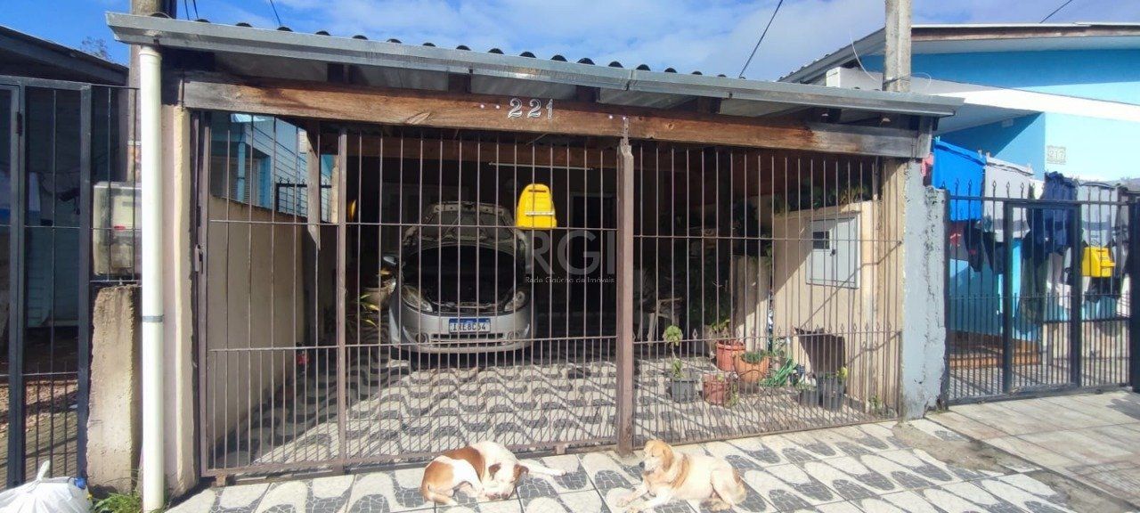 Casa à venda com 75m², 2 quartos, 1 suíte, 2 vagas no bairro Hípica em Porto Alegre