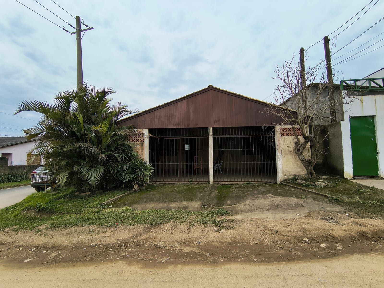 Casa de esquina com 3 dormitórios no bairro Campo Novo