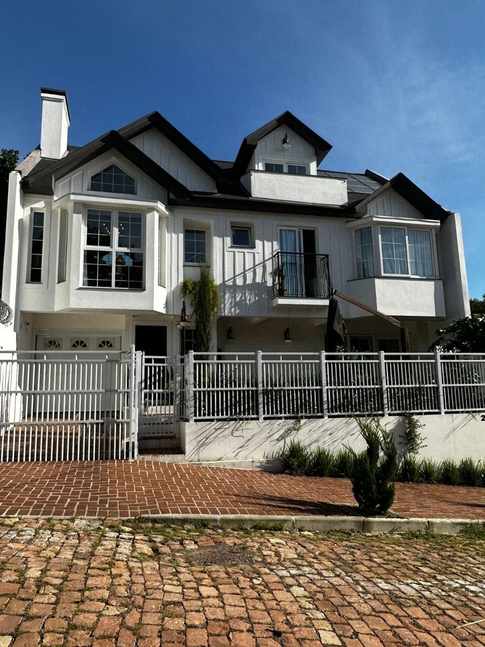 Casa, 3 quartos, 241 m² - Foto 1