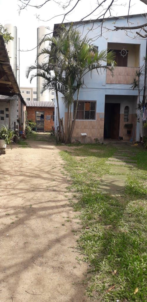 Terreno com 2 casas de Alvenaria