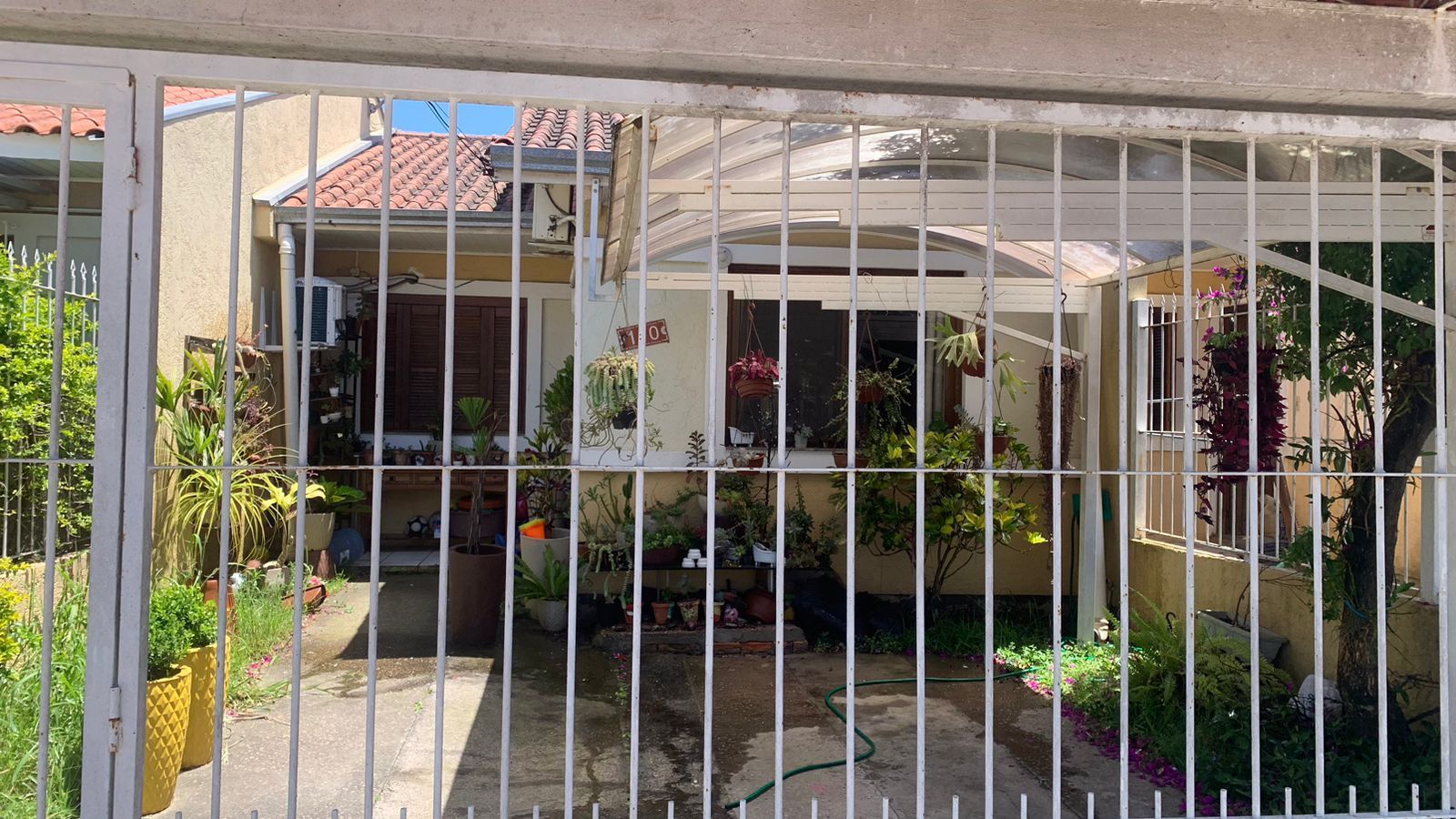 Casa à venda com 69m², 3 quartos, 2 vagas no bairro Hípica em Porto Alegre