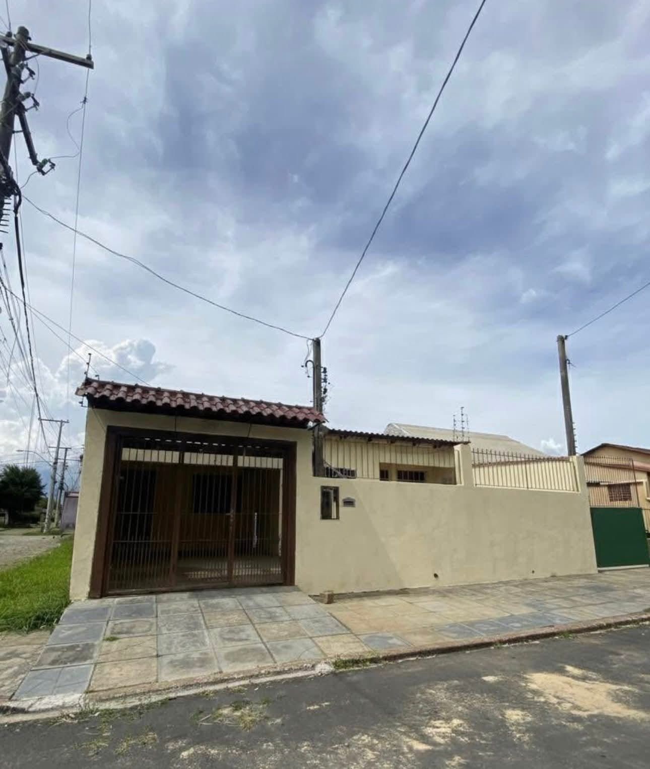 Casa, 2 dormitórios no bairro Restinga em Porto Alegre para Comprar