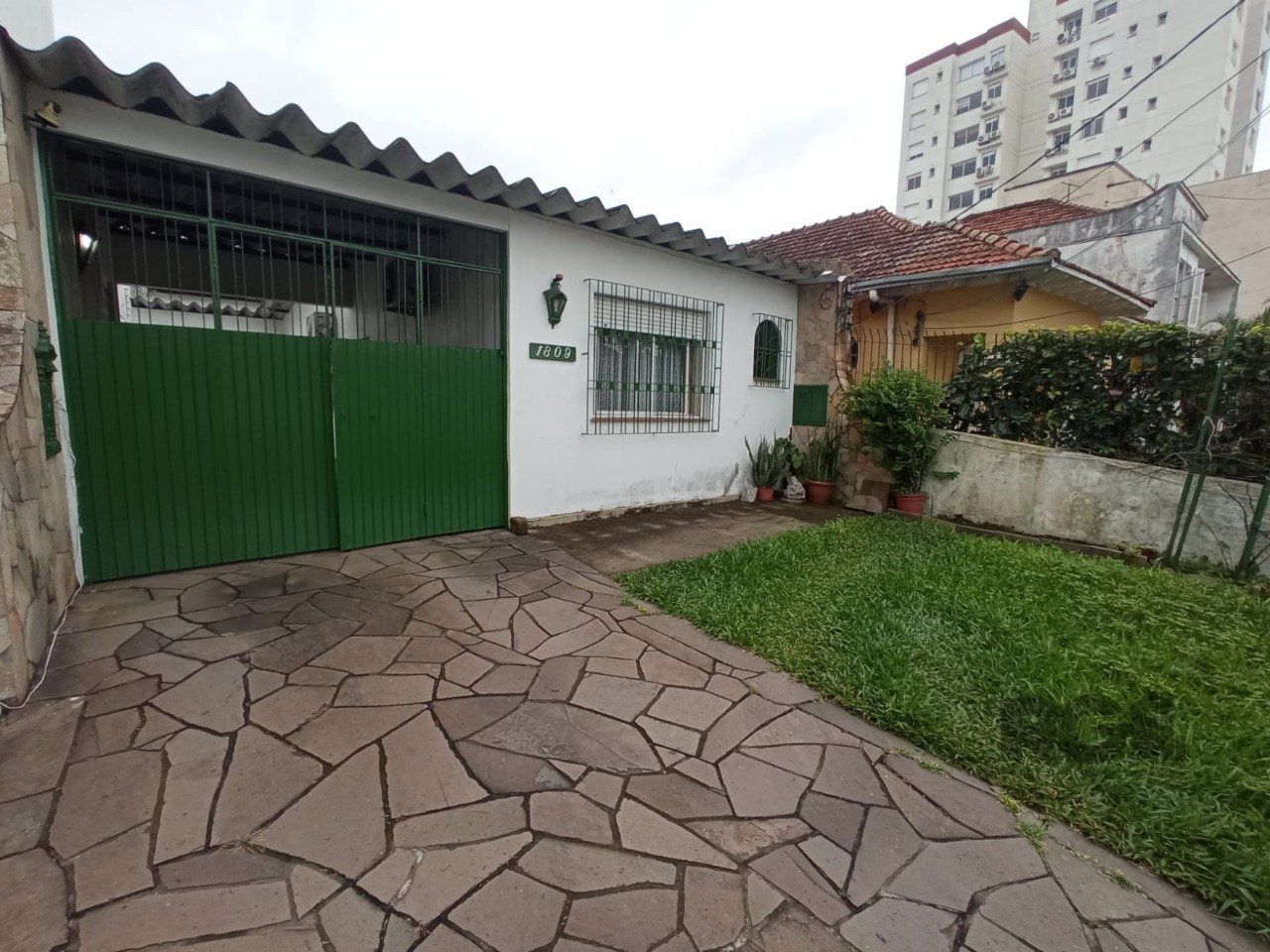 Casa à venda com 3 quartos, 272m² - Foto 2