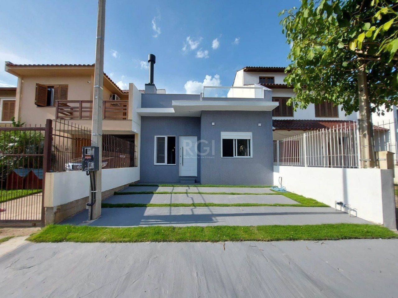 Casa à venda com 84m², 2 quartos, 1 suíte, 2 vagas no bairro Hípica em Porto Alegre