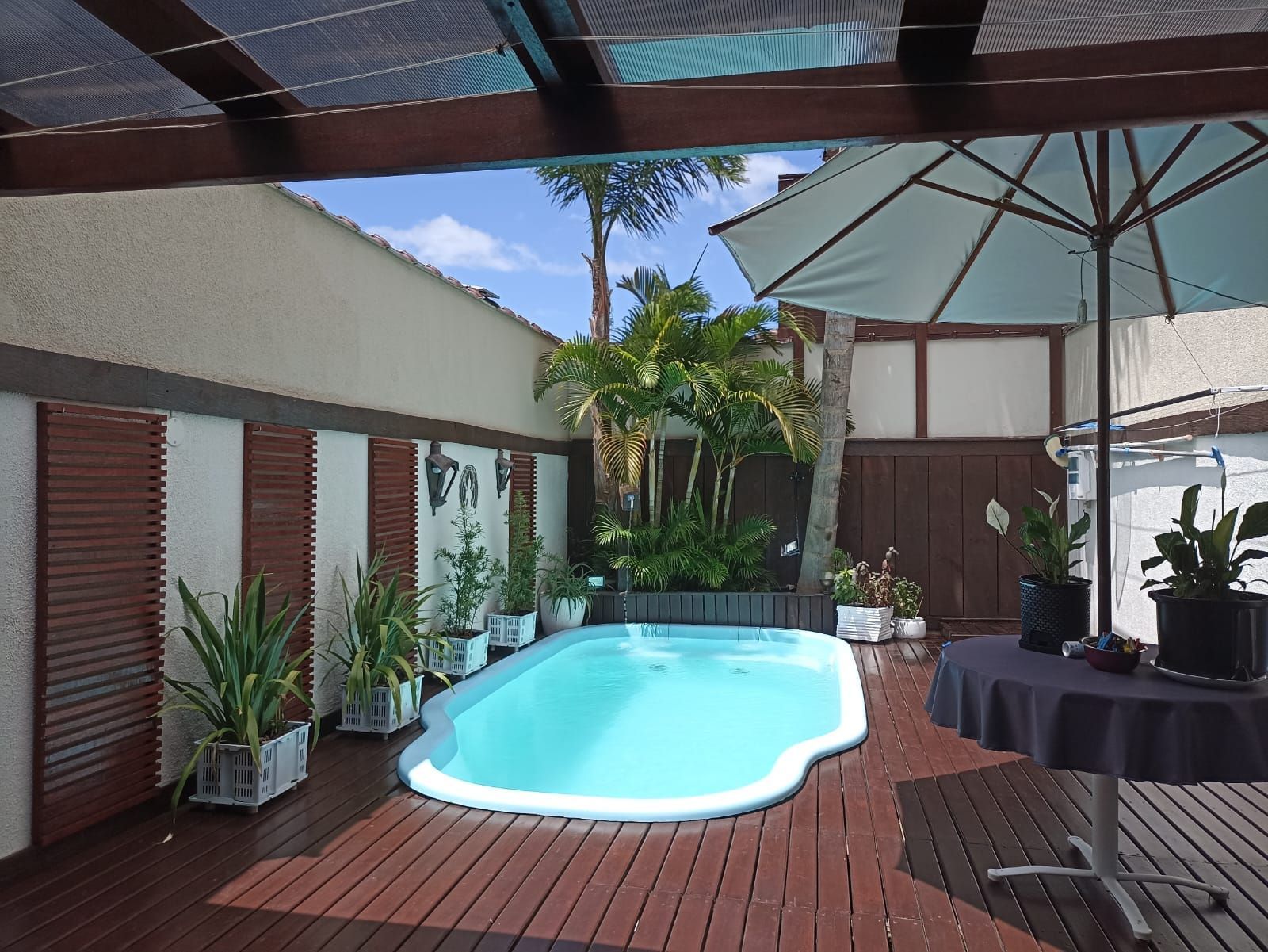 Casa à venda com 4 quartos, 144m² - Foto 1