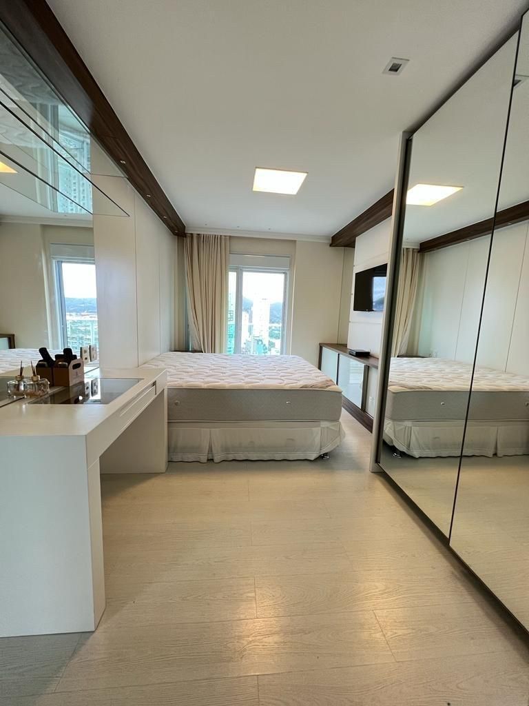 Apartamento à venda com 4 quartos, 222m² - Foto 17