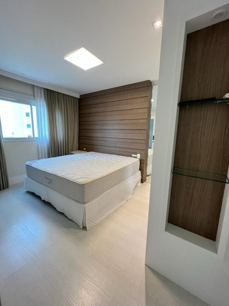 Apartamento à venda com 4 quartos, 222m² - Foto 19