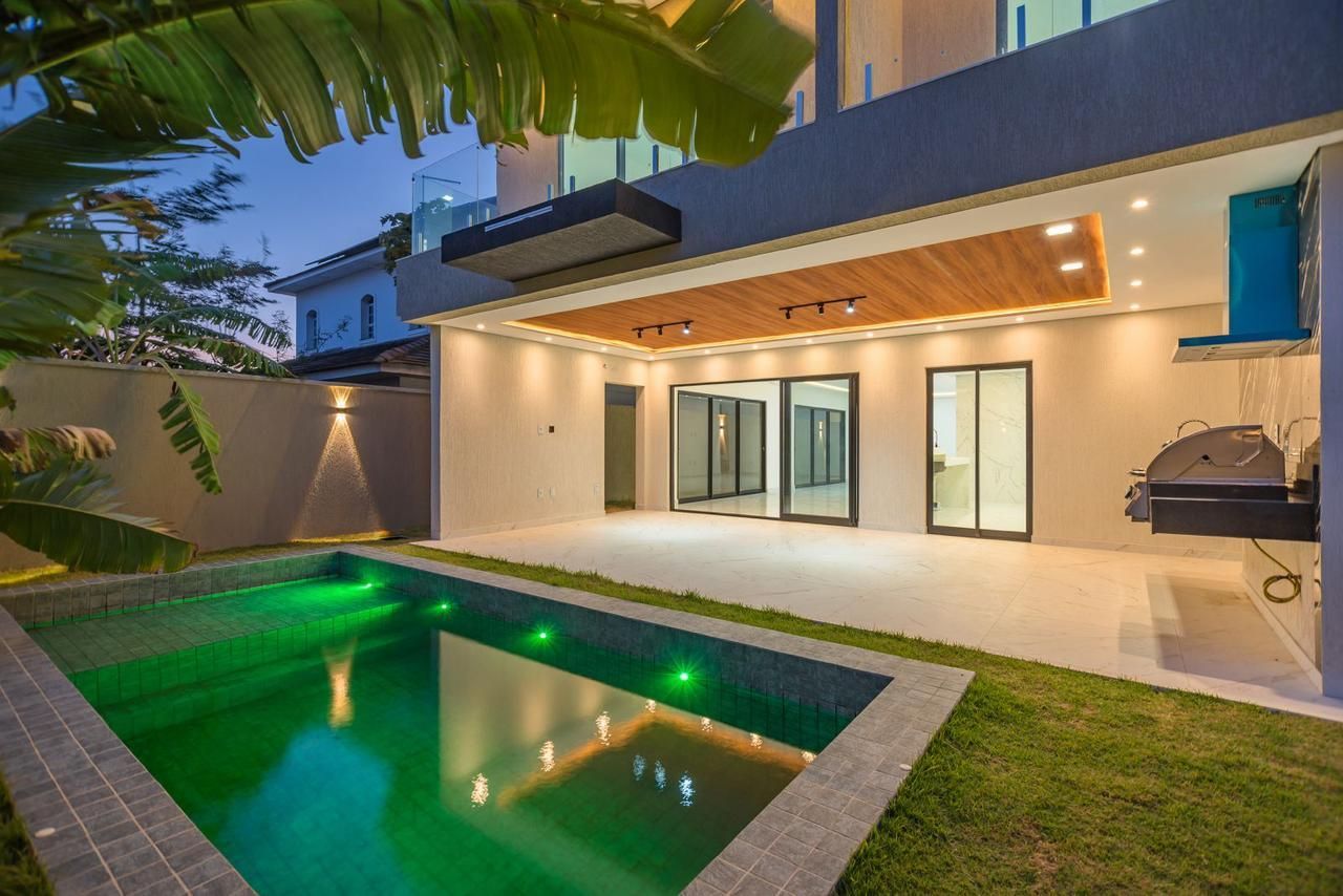 Casa de Condomínio de 4 quartos, 365m² no bairro Cidade Alpha, em Eusébio | Eu Corretor
