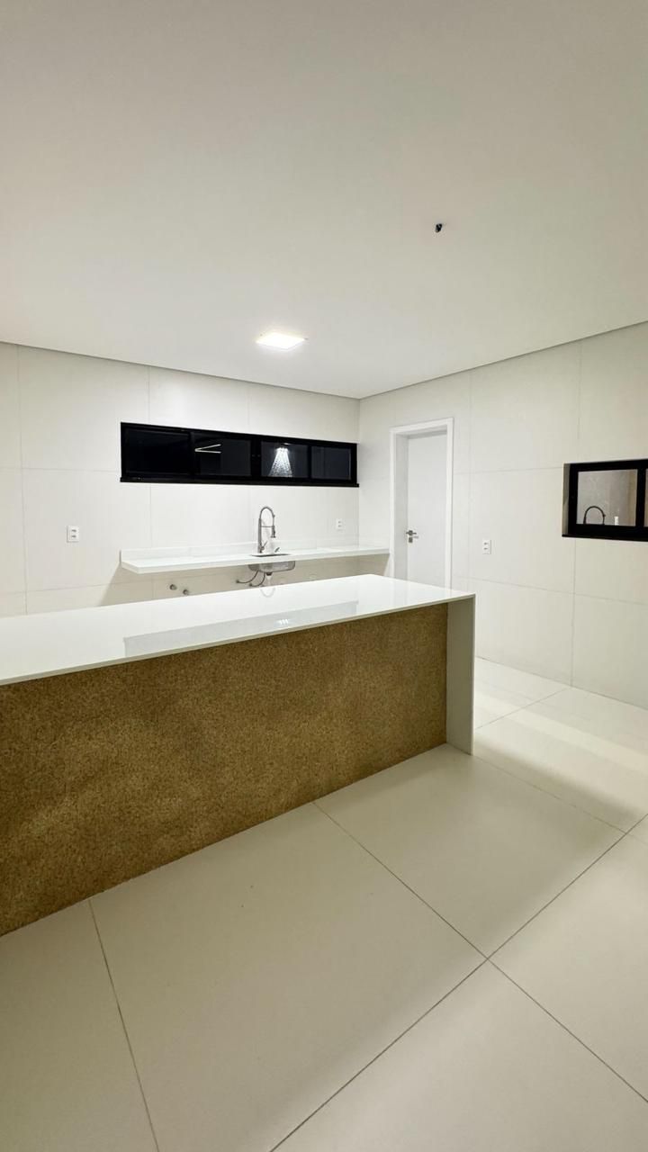 Casa de Condomínio de 4 quartos, 240m² no bairro Cidade Alpha, em Eusébio | Eu Corretor