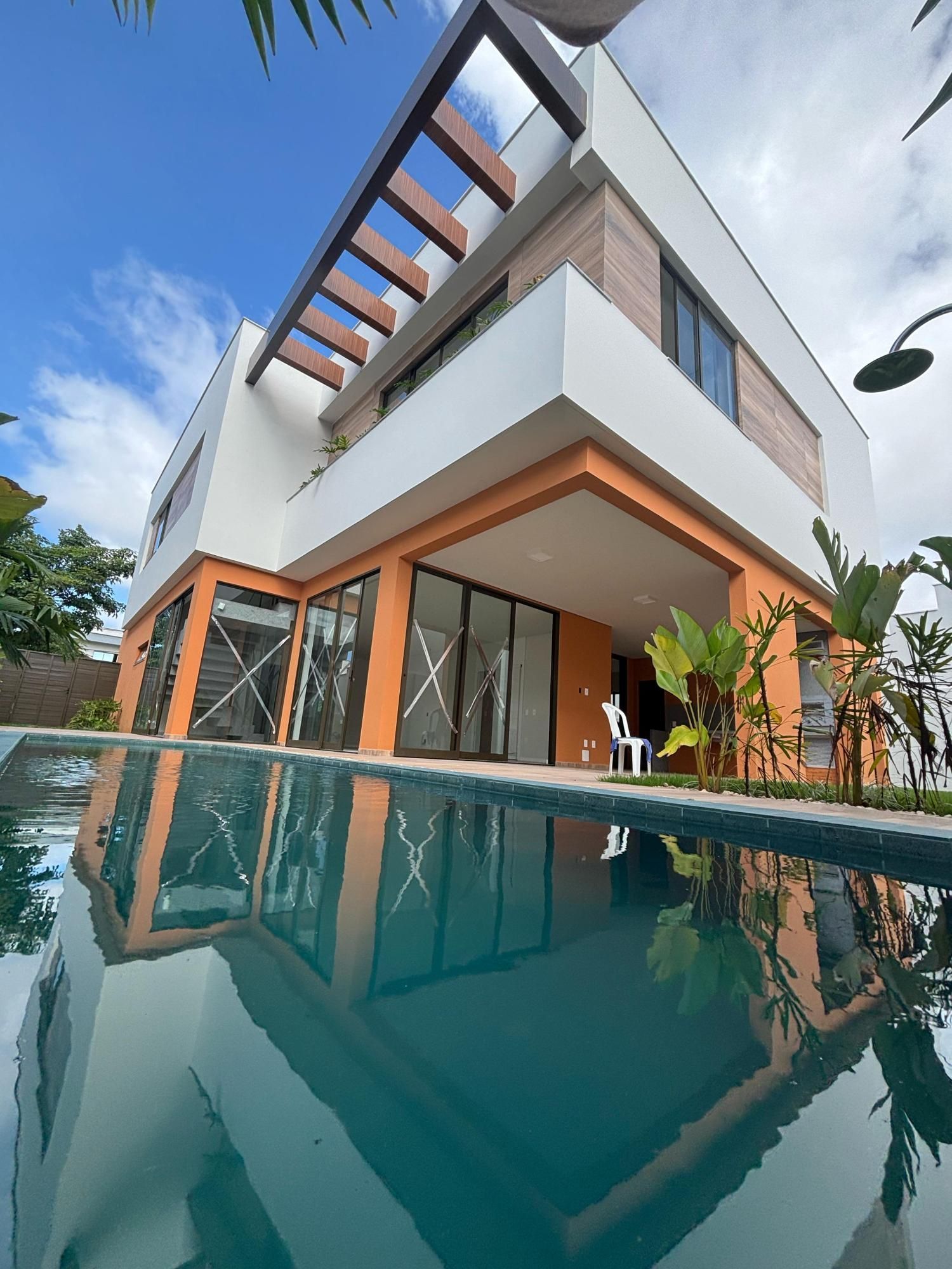 Casa de Condomínio à venda com 4 quartos, 360m² - Foto 1