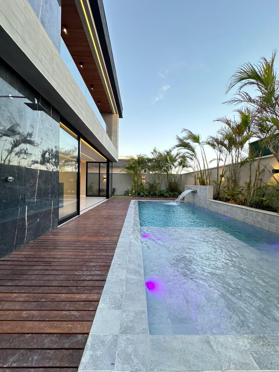 Casa de Condomínio de 6 quartos, 360m² no bairro Cidade Alpha, em Eusébio | Eu Corretor