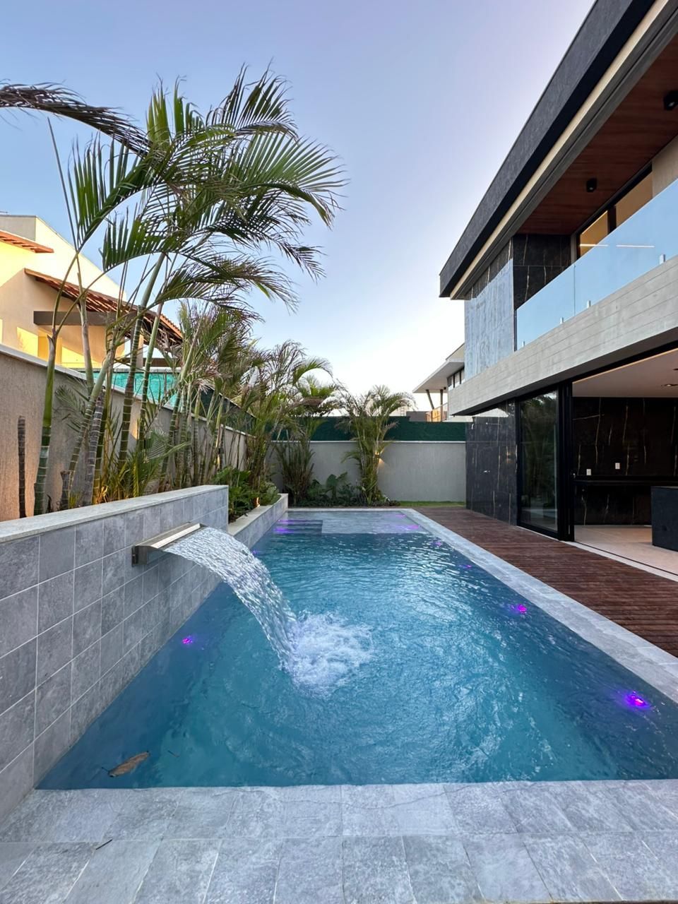 Casa de Condomínio de 6 quartos, 360m² no bairro Cidade Alpha, em Eusébio | Eu Corretor