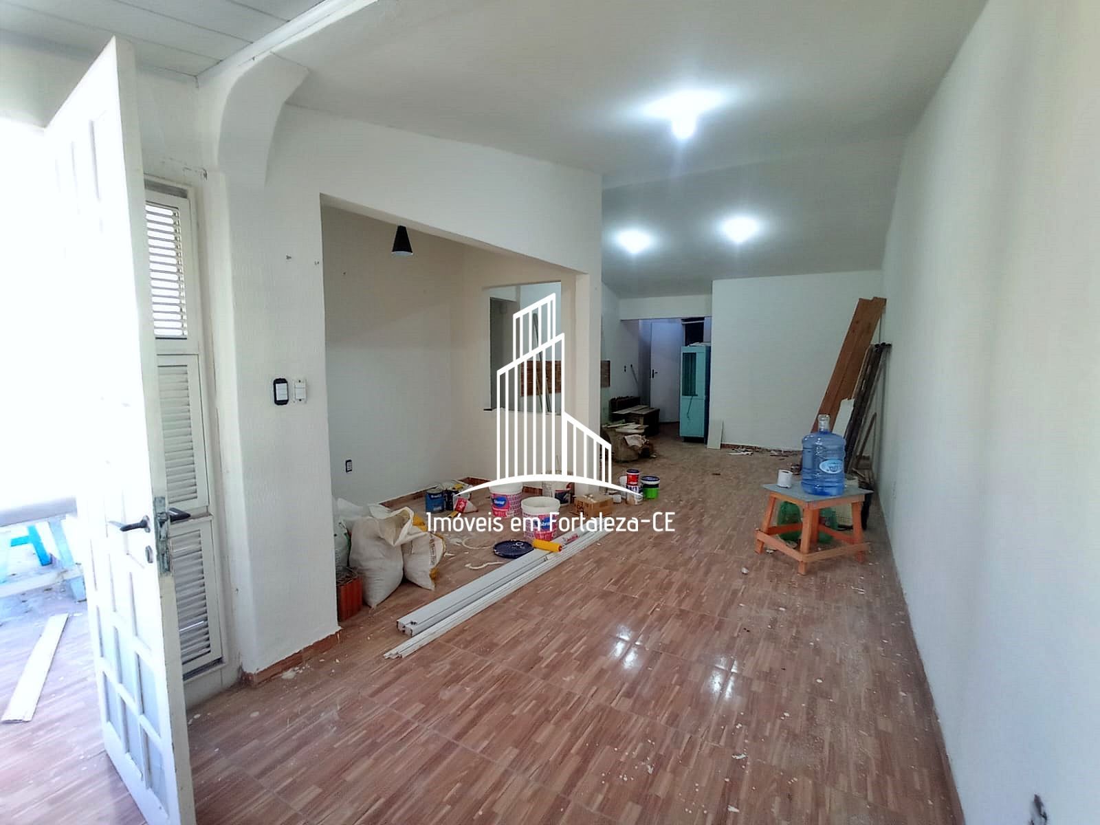 Casa à venda com 4 quartos, 140m² - Foto 1