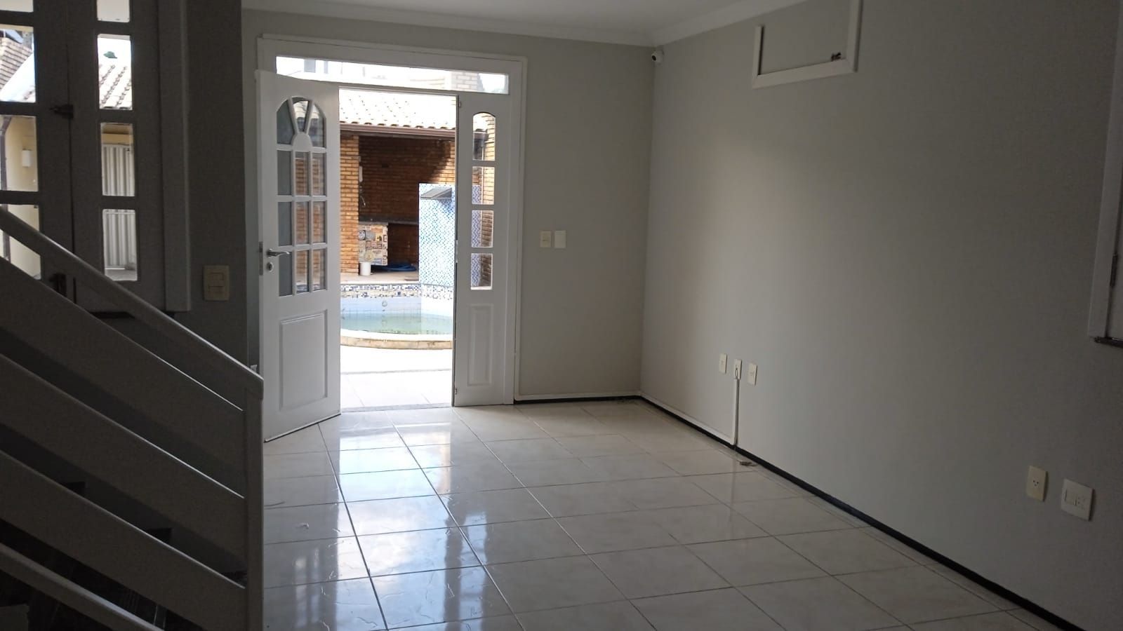 Casa à venda com 4 quartos, 140m² - Foto 2