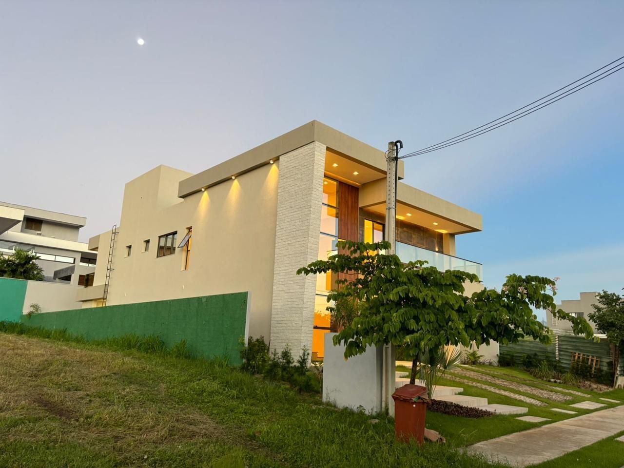 Casa de Condomínio de 6 quartos, 450m² no bairro Cidade Alpha, em Eusébio | Eu Corretor