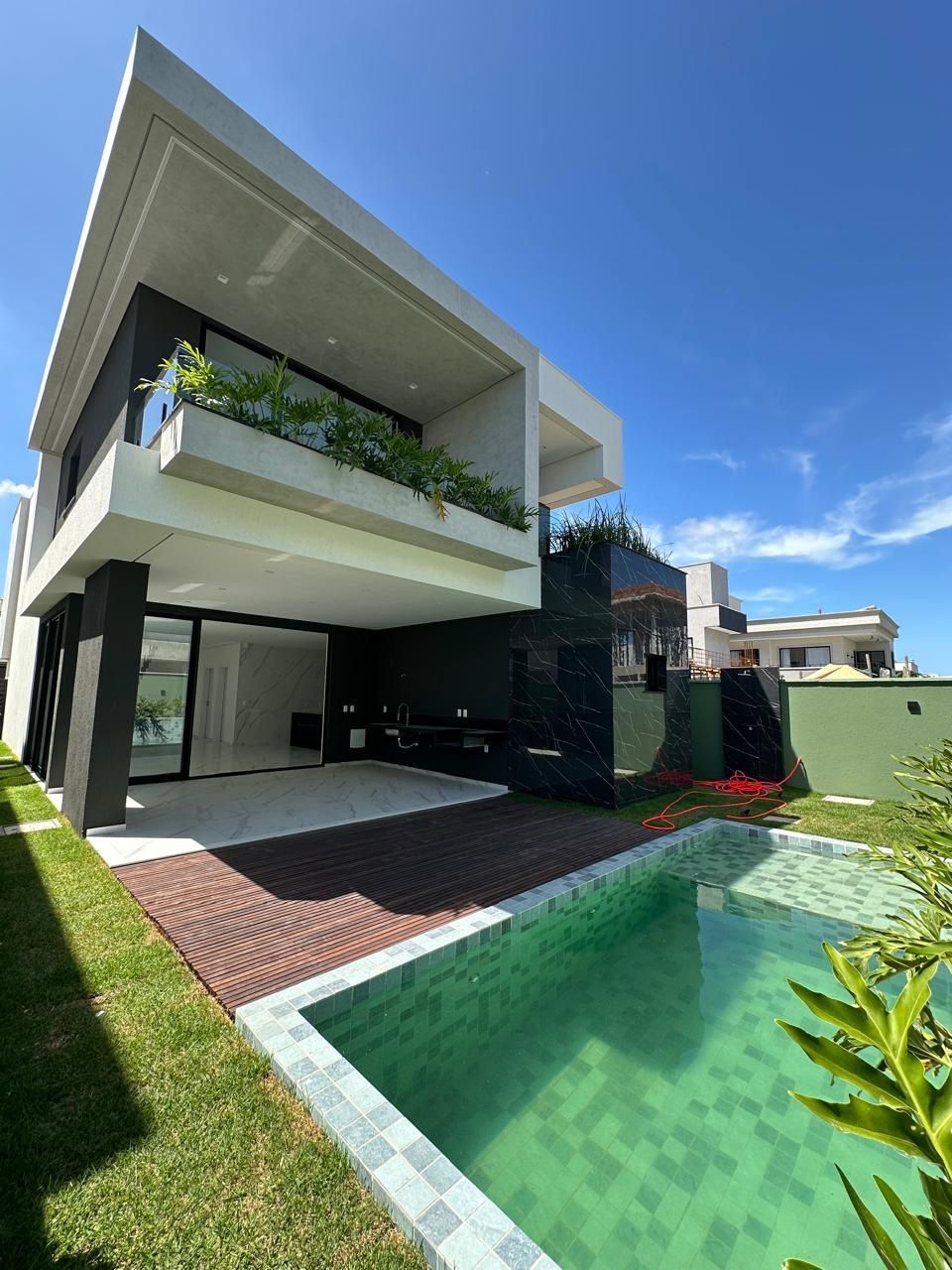Casa de Condomínio de 4 quartos, 330m² no bairro Cidade Alpha, em Eusébio | Eu Corretor