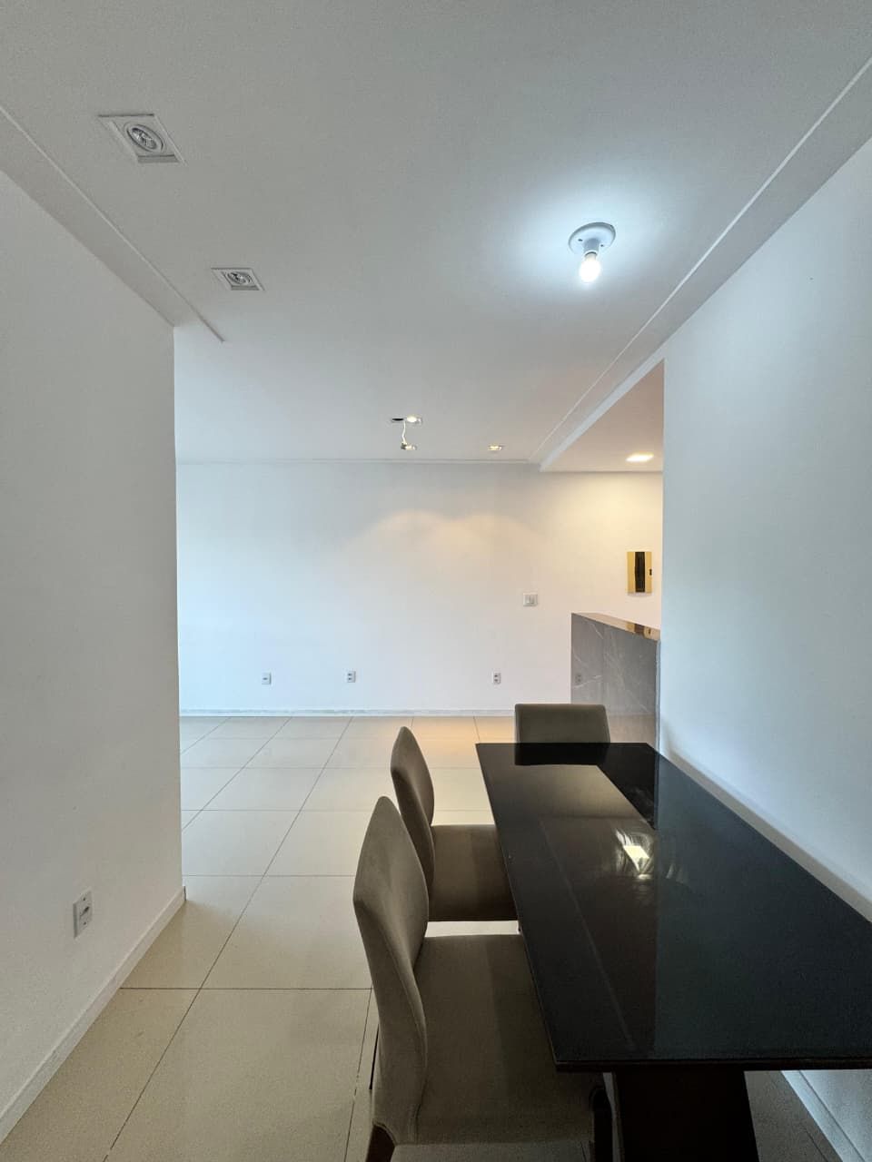 Apartamento para alugar com 3 quartos, 77m² - Foto 2