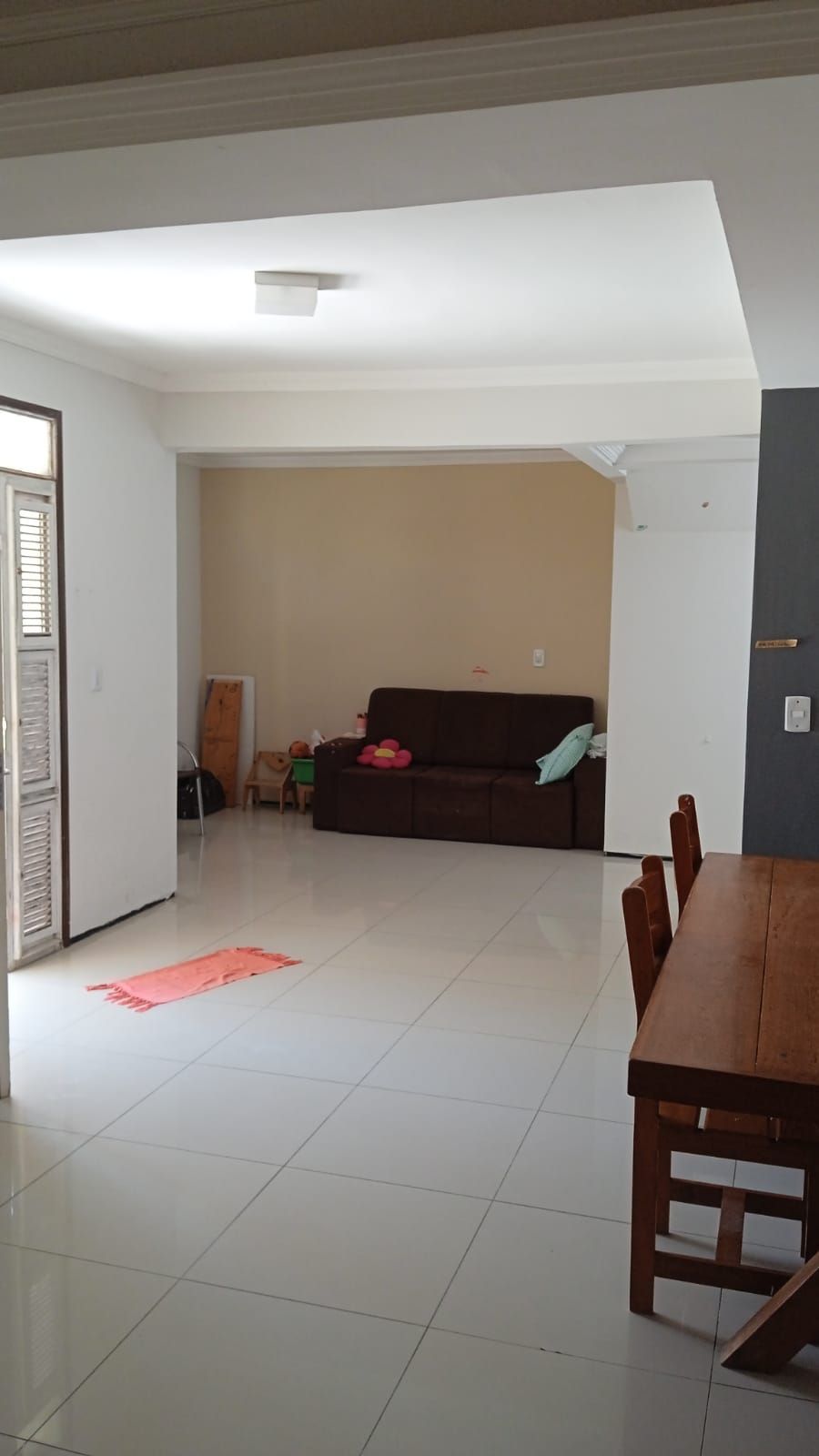 Casa à venda com 4 quartos, 220m² - Foto 2