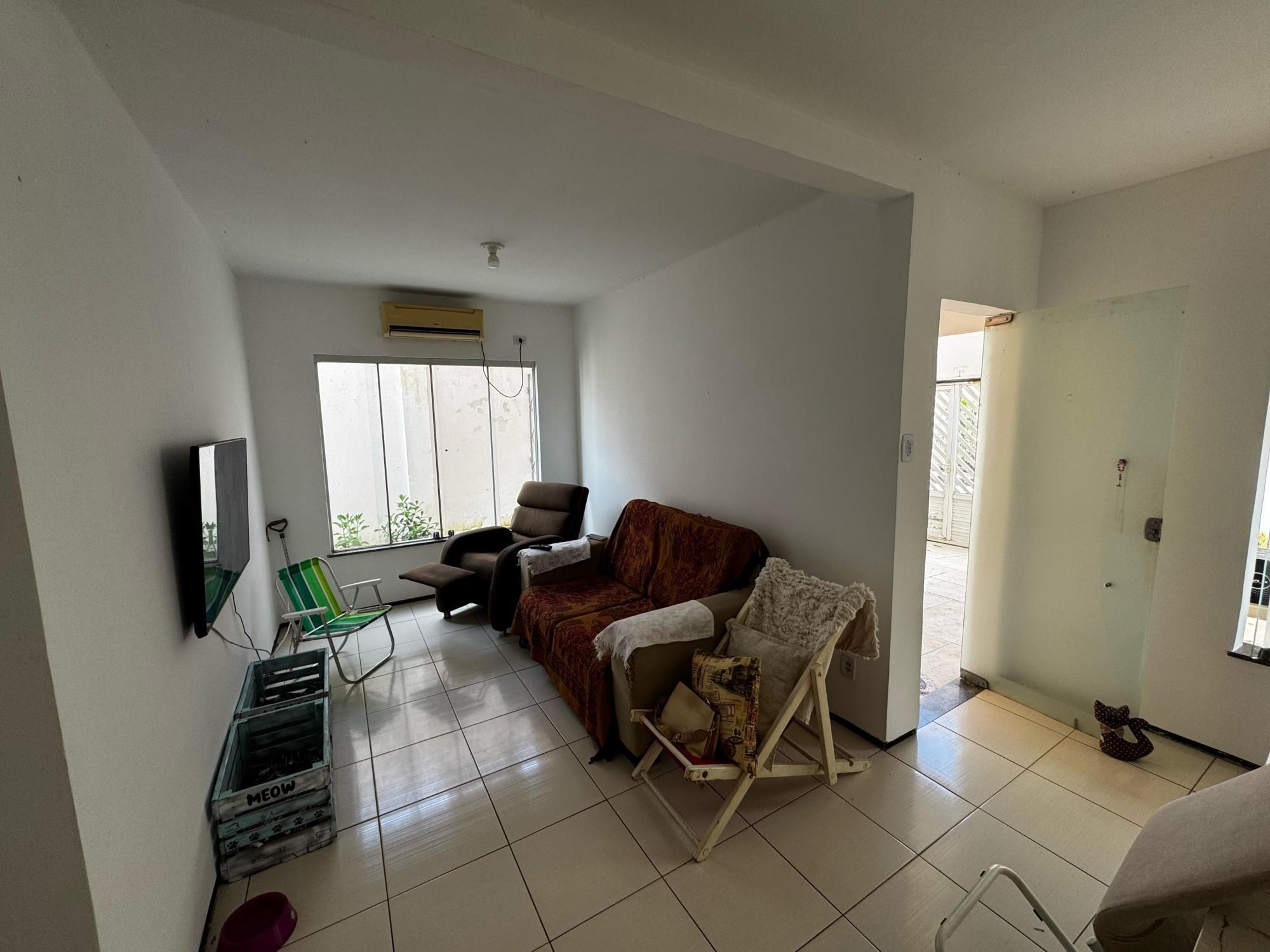 Casa à venda com 5 quartos, 180m² - Foto 1