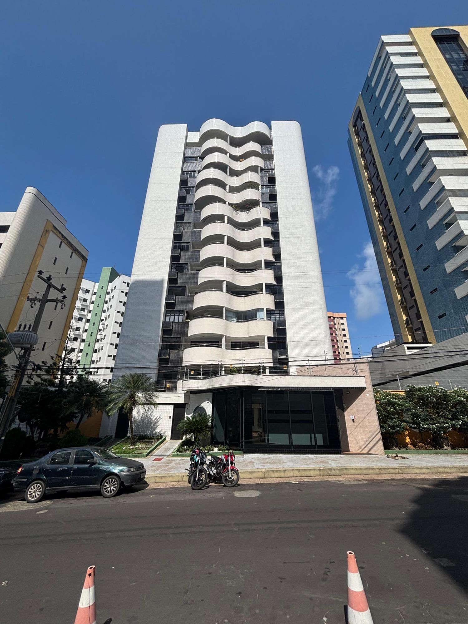 Apartamento de 3 quartos, 189m² no bairro Renascença, em São Luís | Eu Corretor