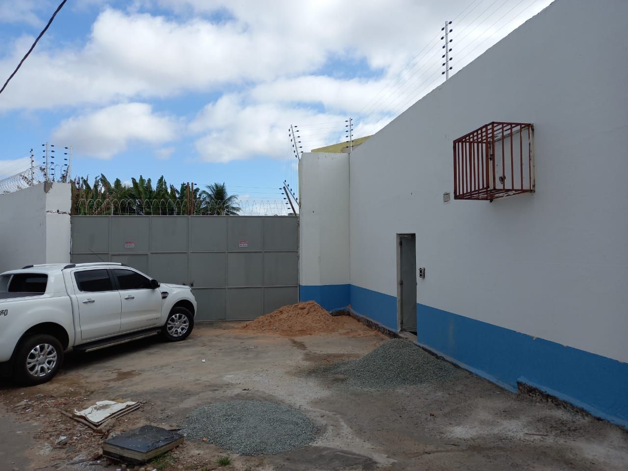 Depósito-Galpão-Armazém para alugar com 3 quartos, 727m² - Foto 1