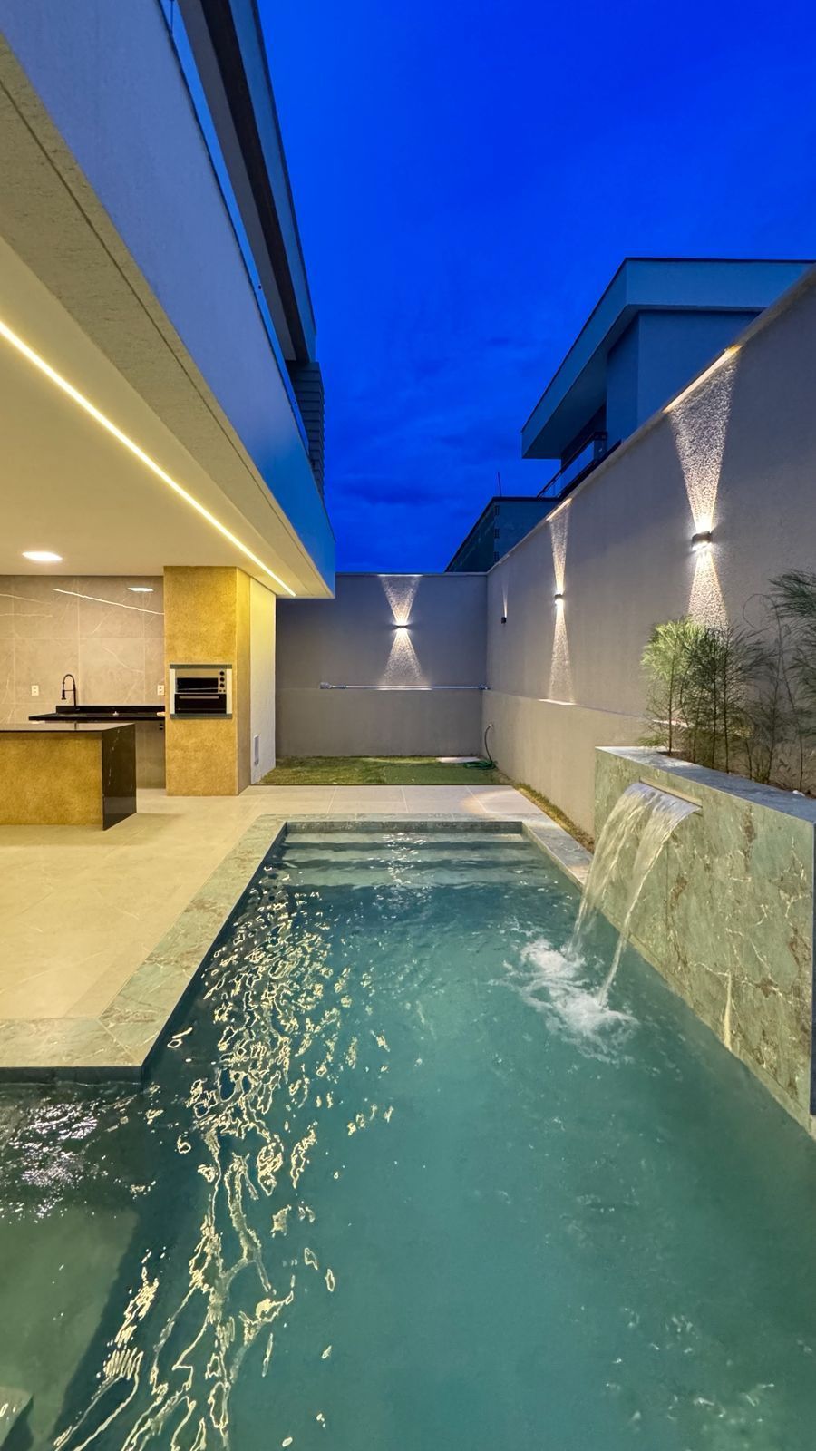 Casa de Condomínio de 4 quartos, 240m² no bairro Cidade Alpha, em Eusébio | Eu Corretor