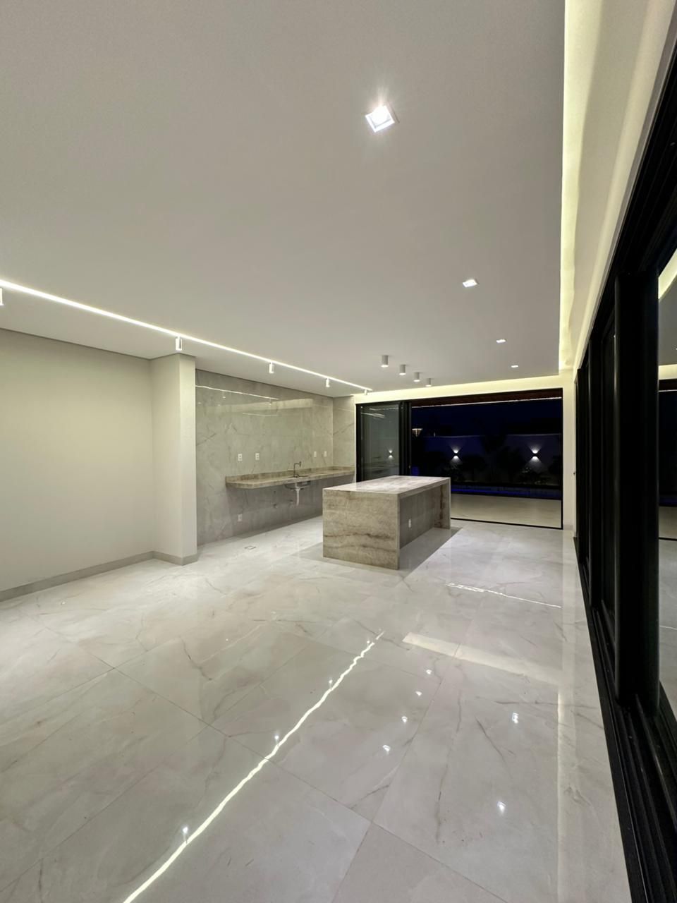 Casa de Condomínio de 4 quartos, 268m² no bairro Cidade Alpha, em Eusébio | Eu Corretor