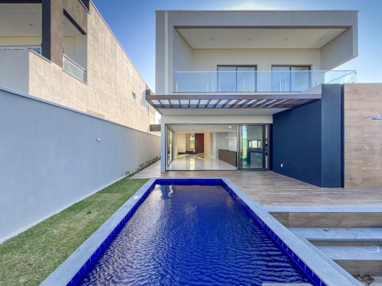 Casa de Condomínio de 4 quartos, 330m² no bairro Cidade Alpha, em Eusébio | Eu Corretor