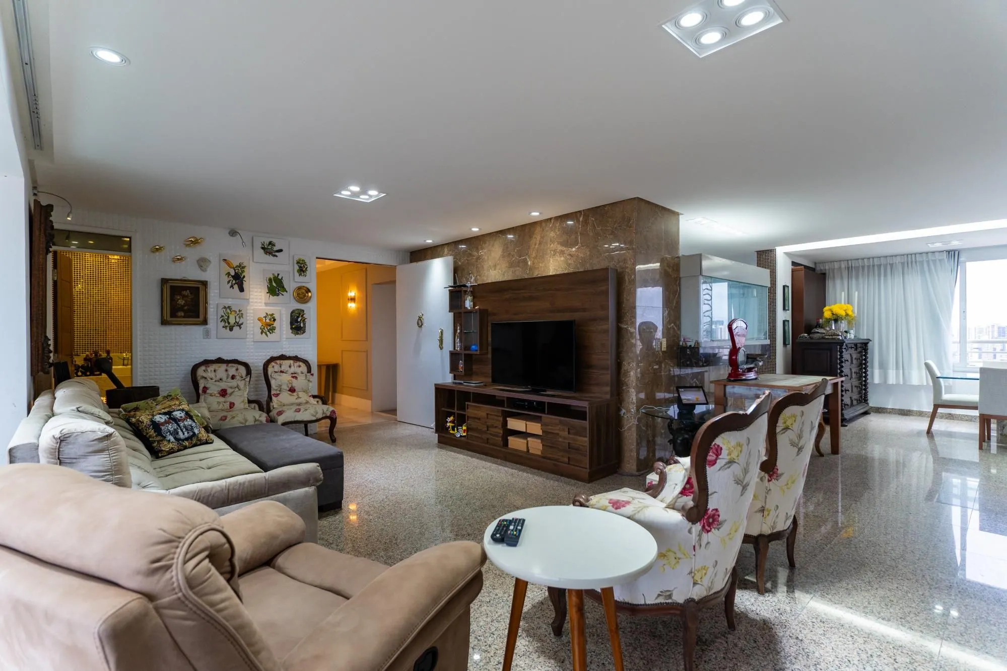 Apartamento, 3 quartos, 260 m² - Foto 1