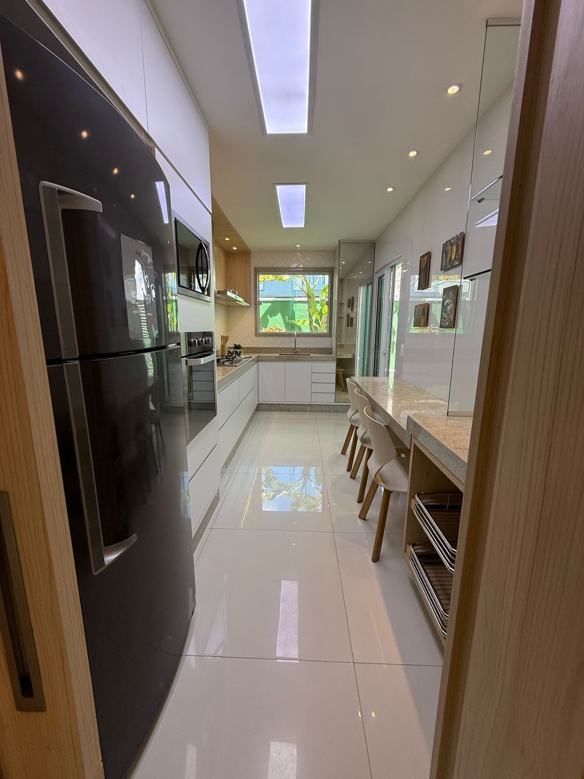 Casa de Condomínio para alugar com 3 quartos, 240m² - Foto 8
