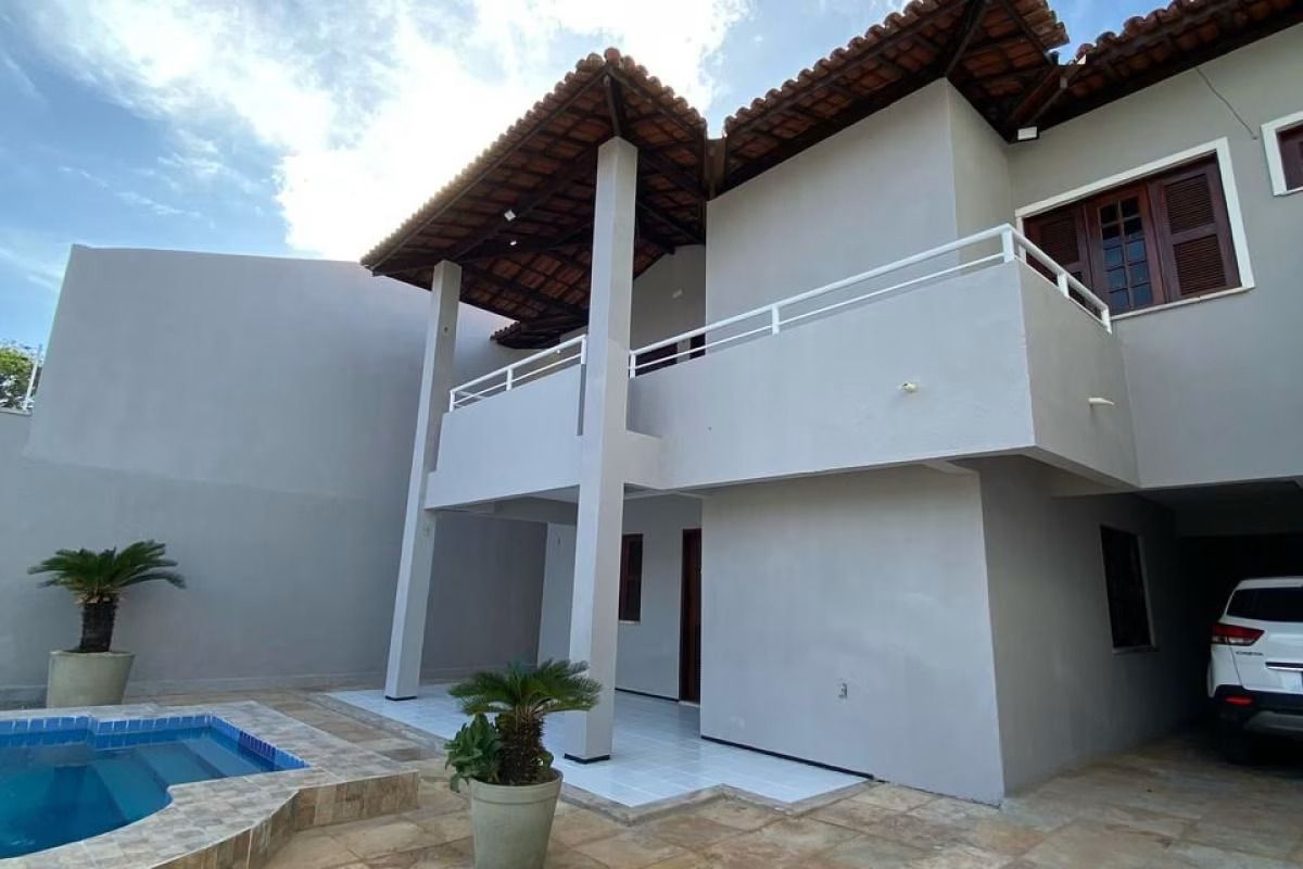 Casa à venda com 4 quartos, 240m² - Foto 2