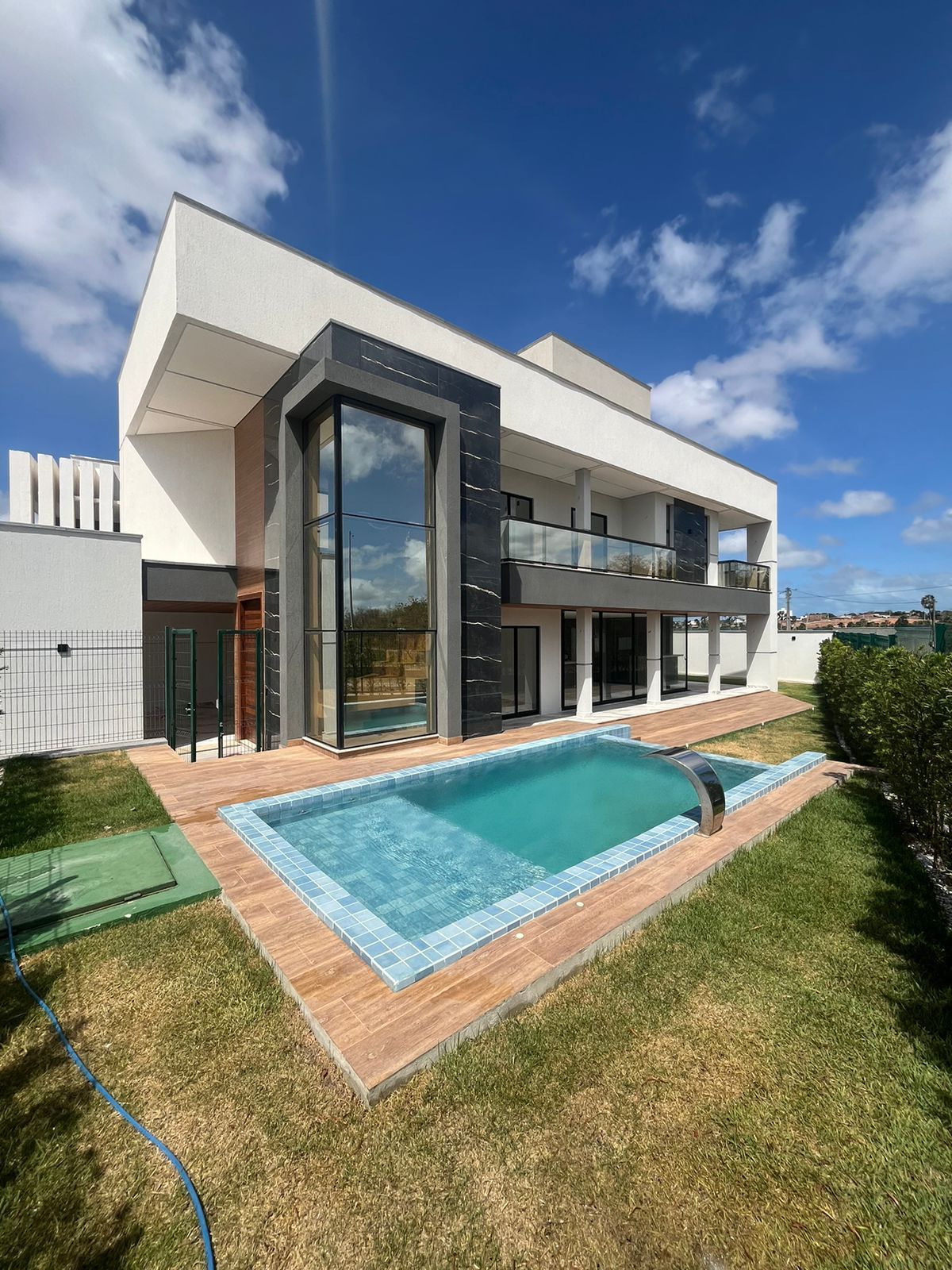 Casa de Condomínio de 4 quartos, 424m² no bairro Cidade Alpha, em Eusébio | Eu Corretor