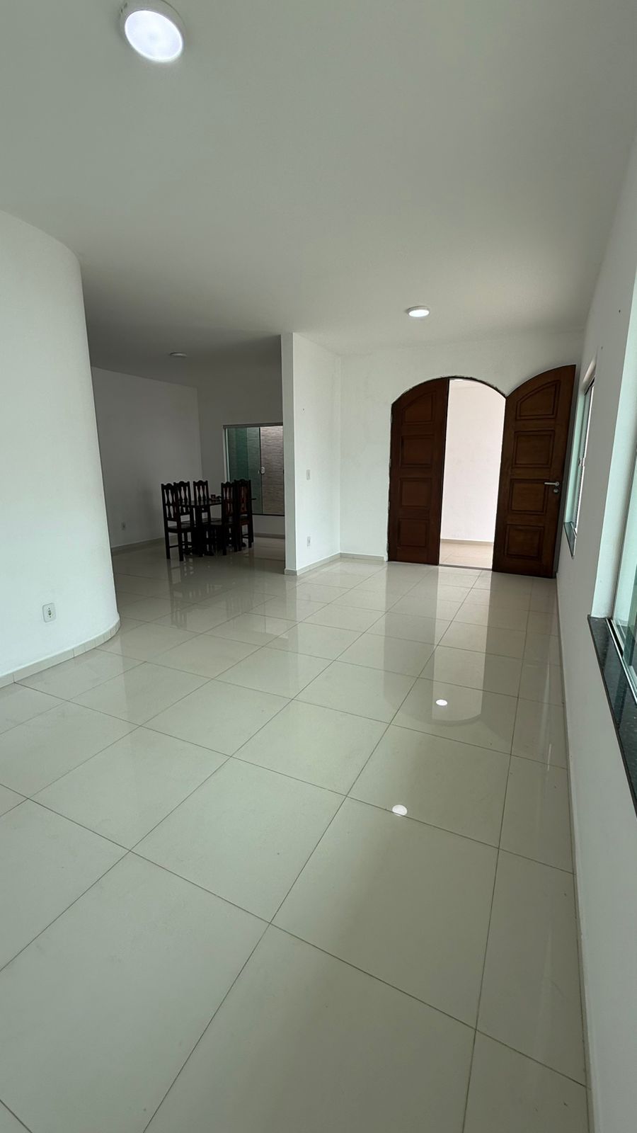 Casa à venda com 4 quartos, 214m² - Foto 2