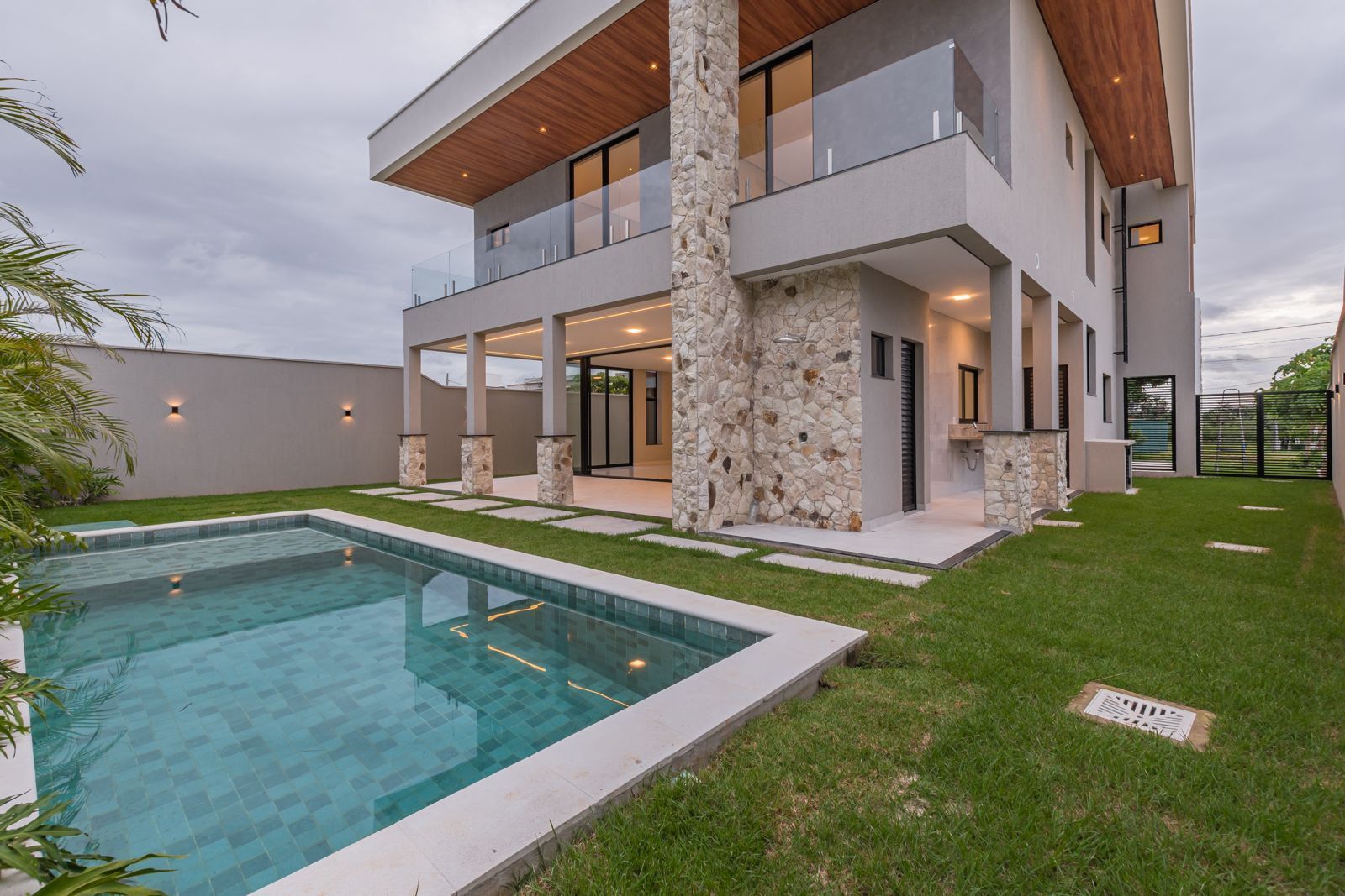 Casa de Condomínio de 4 quartos, 474m² no bairro Cidade Alpha, em Eusébio | Eu Corretor