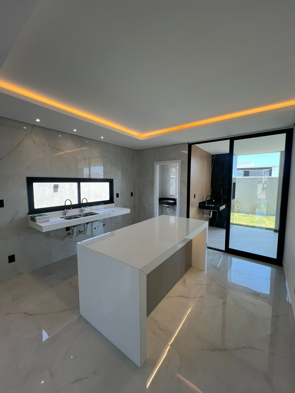 Casa de Condomínio de 3 quartos, 275m² no bairro Cidade Alpha, em Eusébio | Eu Corretor