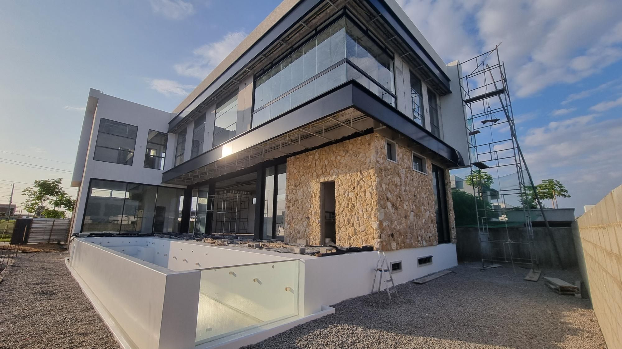 Casa de Condomínio de 6 quartos, 556m² no bairro Cidade Alpha, em Eusébio | Eu Corretor