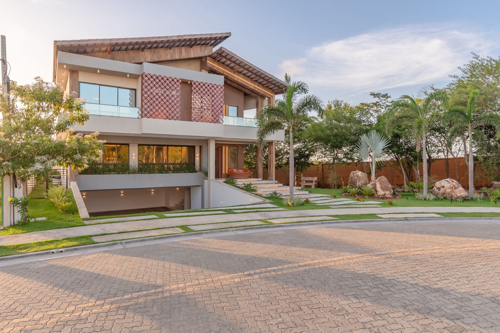 Casa de Condomínio de 5 quartos, 484m² no bairro Cidade Alpha, em Eusébio | Eu Corretor