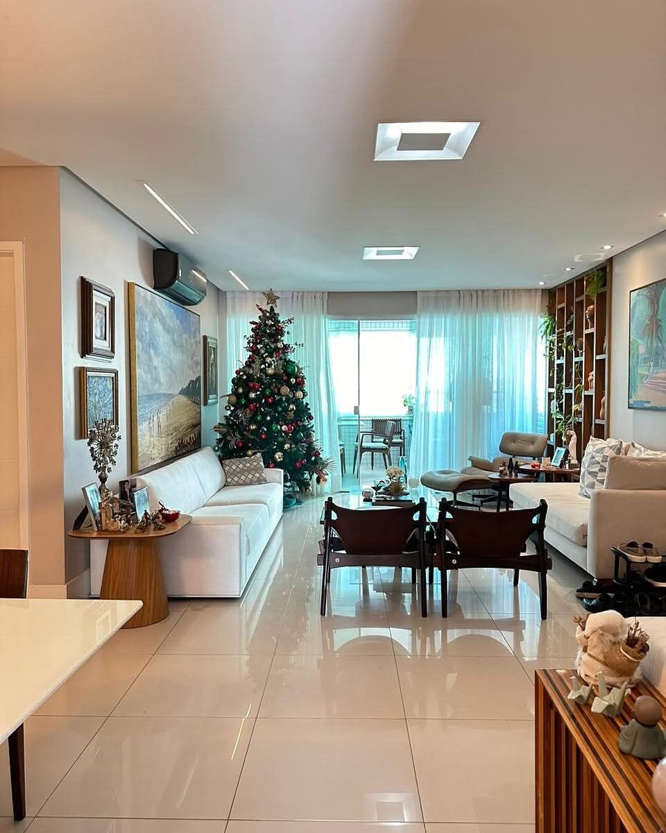 Apartamento à venda com 4 quartos, 217m² - Foto 2