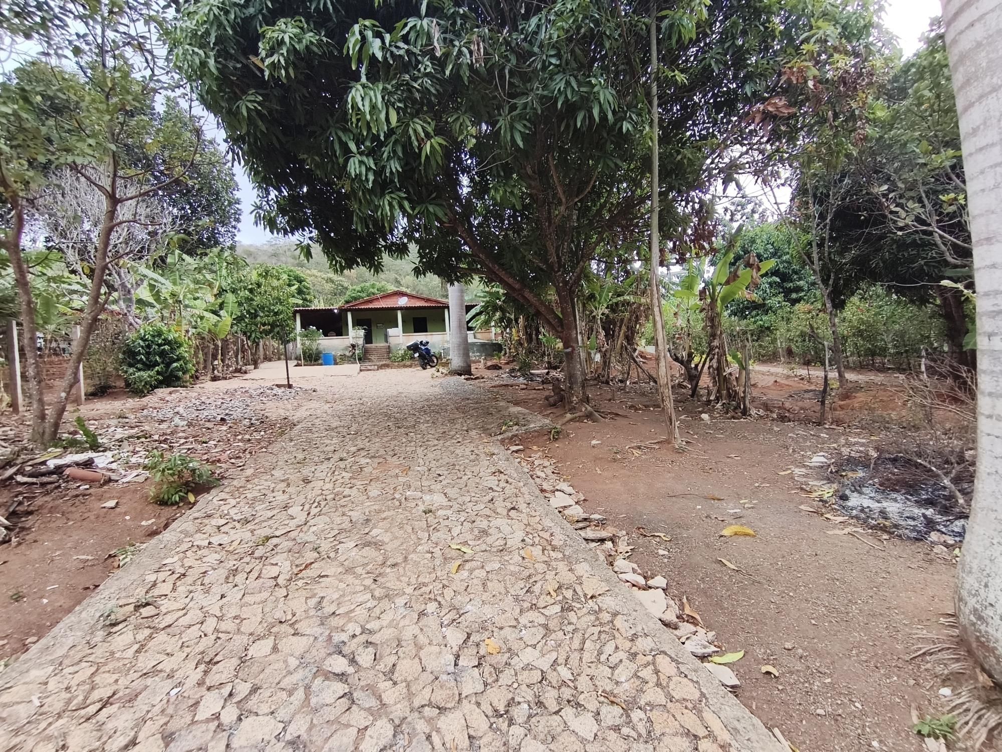 Chácara, 4 quartos, 1572 m² - Foto 1