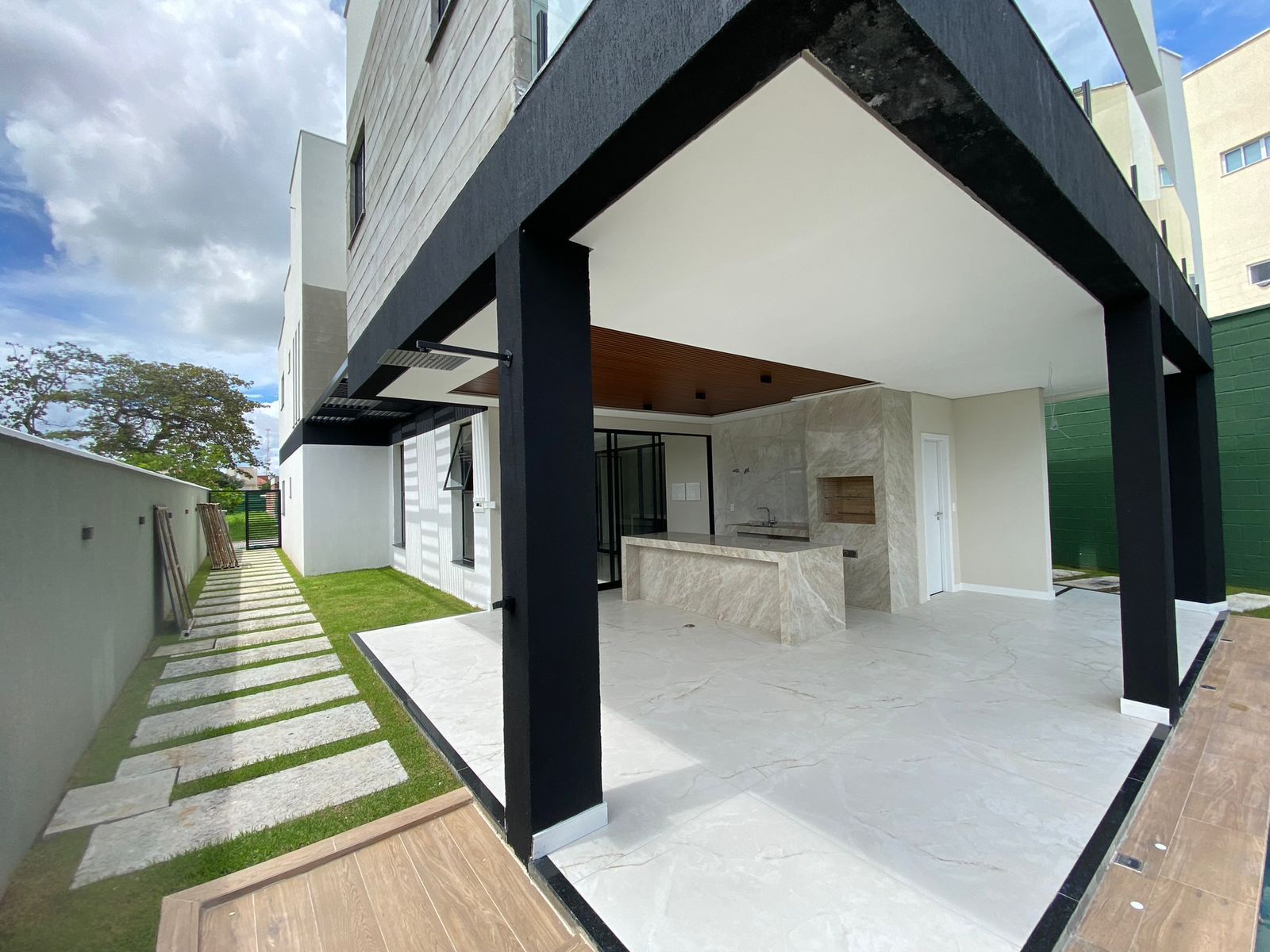 Casa de Condomínio de 4 quartos, 400m² no bairro Centro, em Eusébio | Eu Corretor