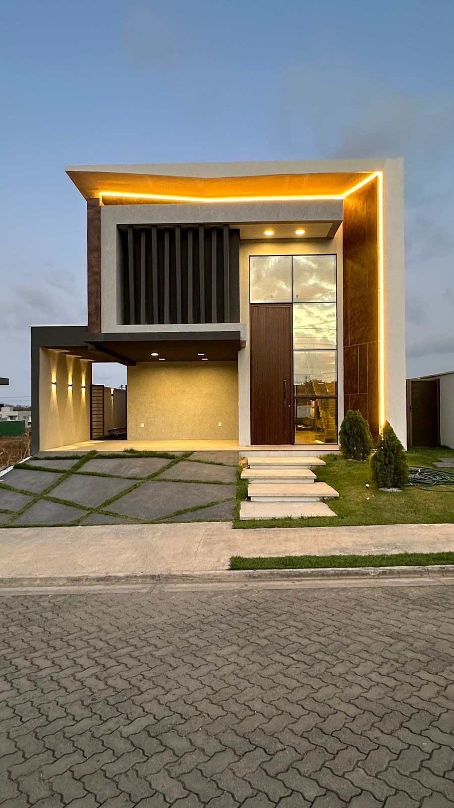 Casa de Condomínio de 4 quartos, 330m² no bairro Cidade Alpha, em Eusébio | Eu Corretor