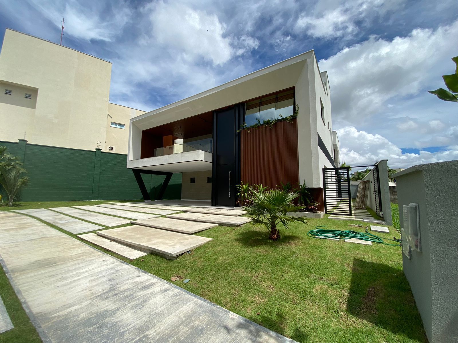 Casa de Condomínio de 4 quartos, 400m² no bairro Centro, em Eusébio | Eu Corretor