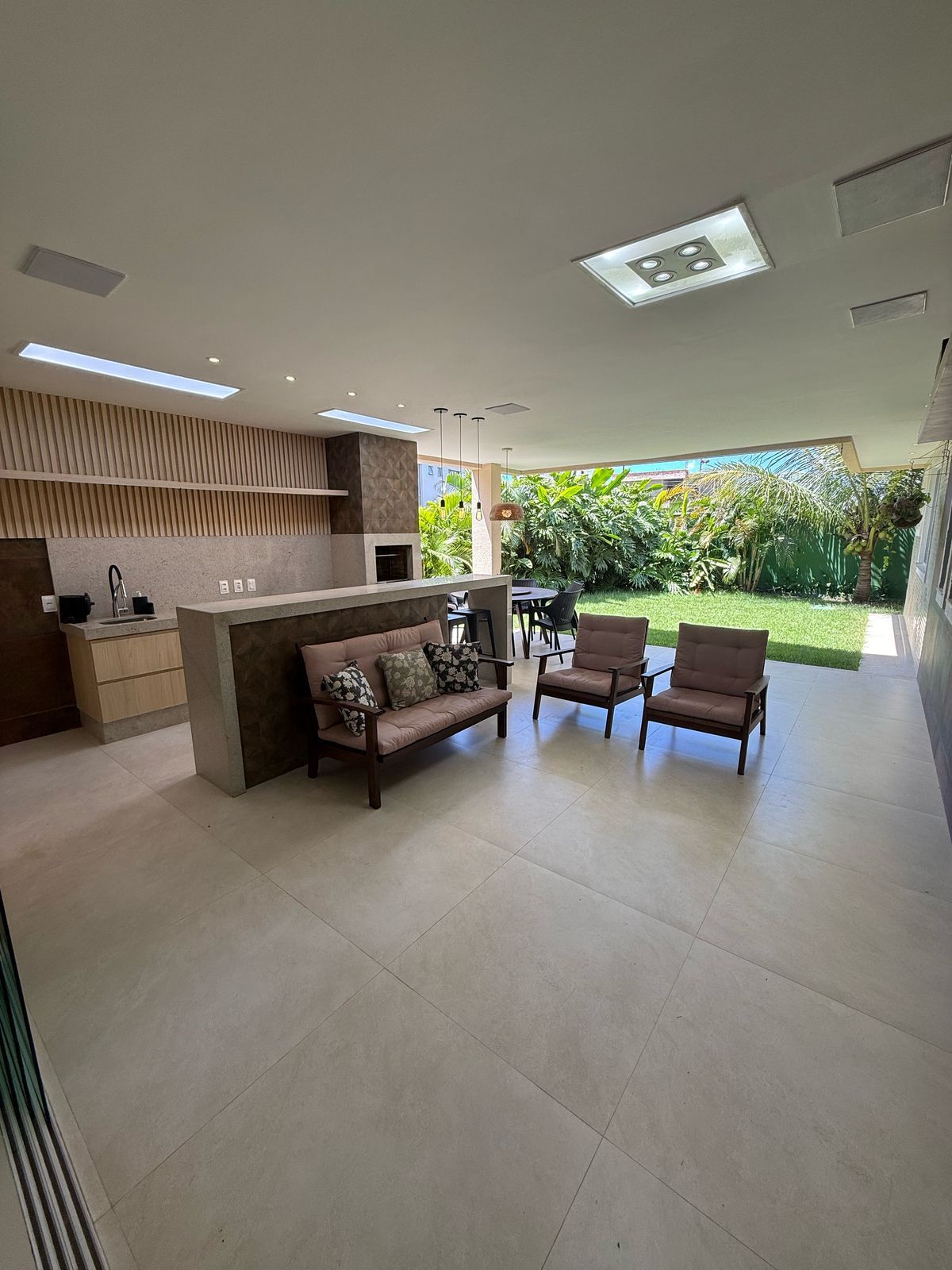 Casa de Condomínio para alugar com 3 quartos, 240m² - Foto 5